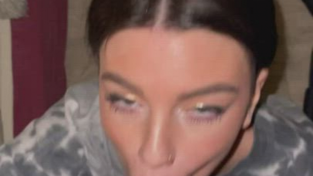 Elly loves cum at her face