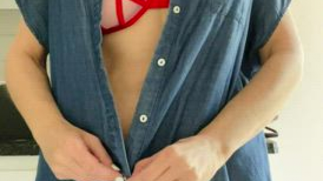 I have an hourglass mombod...it's my hips that'll get ya [40F]