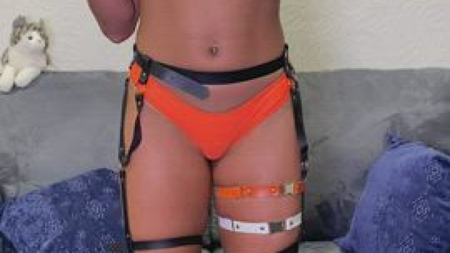 Tracer Showing You Her Upgrades [Overwatch] (Cassie Del Isla)