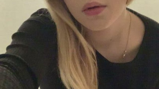 Your Favorite College Young girl I am 18 and I love sexting with my subs