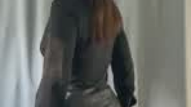 Outfit that is easy to unwrap