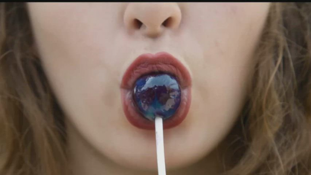 Cosima Bevernaege elegant plot in Pele Mele (2014)