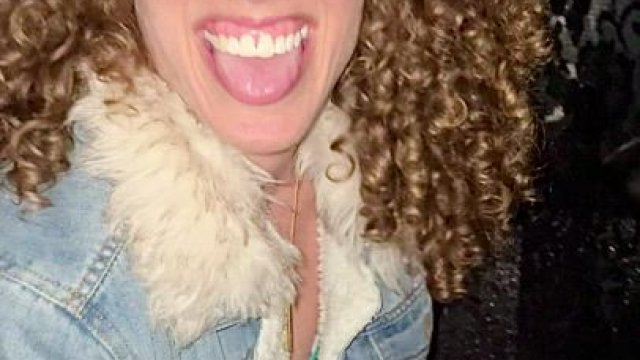 Showing off in a nasty public restroom [F] Milf