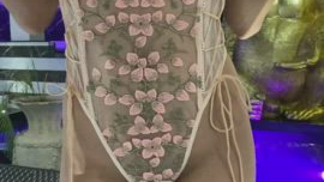 Full view of my petite body