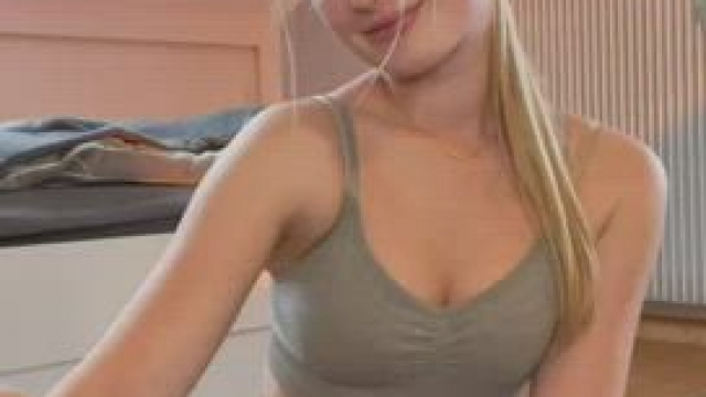 Horny babe spreads her legs