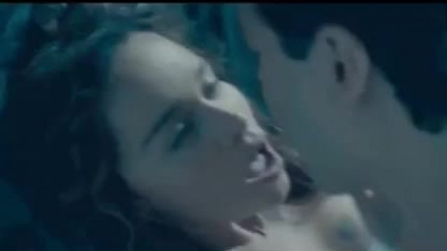 I want to make a Christmas baby with Emilia Clarke