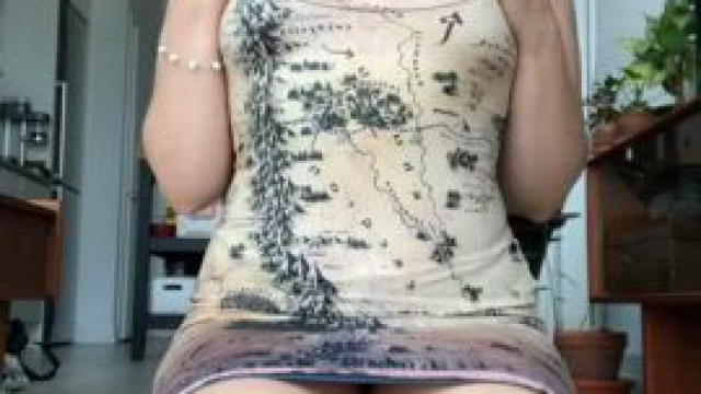 Pink hair and LOTR dress