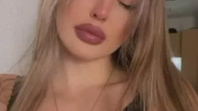 A girl likes to tease