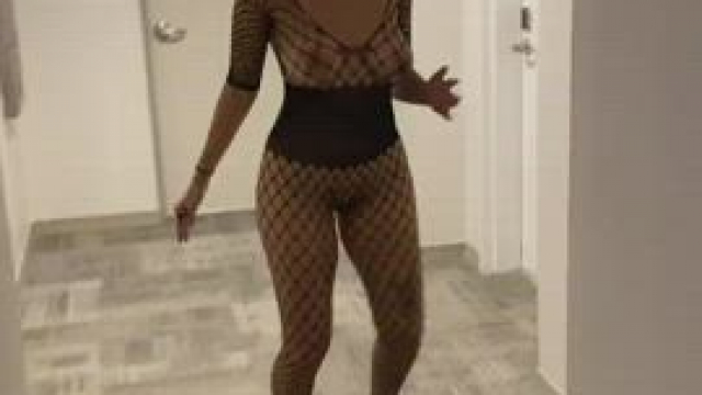 Roxie Sinner Behind the Scenes Warmup