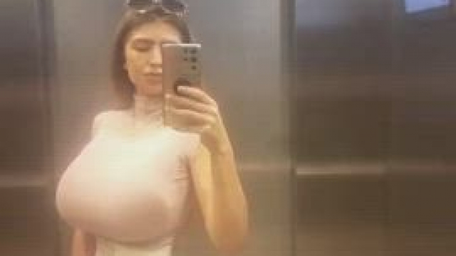 Itty bitty waist and big things in your face