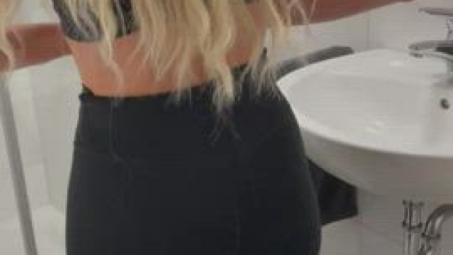 got a little horny in the gym after the workout.. had to show you my pump… would