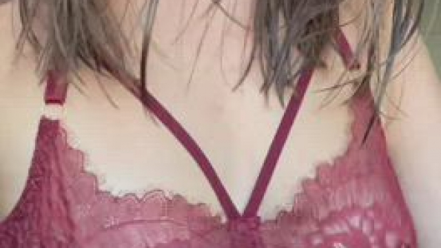 wet hair looks cute lol ??????????