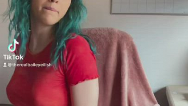 Babe shows off her nice body!