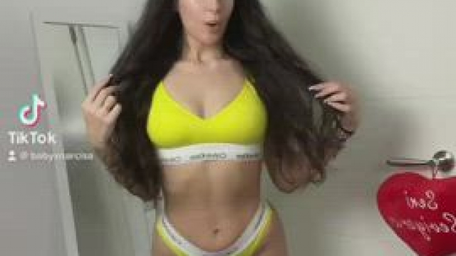 No lingerie means jumping tits for dad