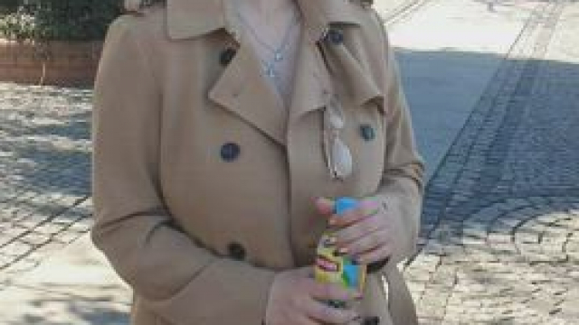 The guy walked past me, turned around and got a little shock. Heh [GIF]