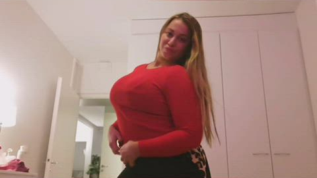 Here lovely young porn milf ?.. I like for taking naughty sexy photos and videos