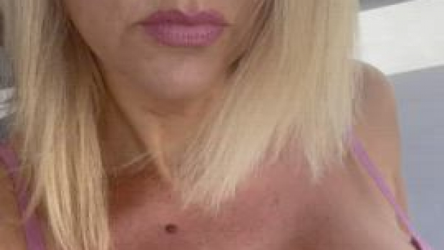 Little sexy tour of an Italian milf (f)