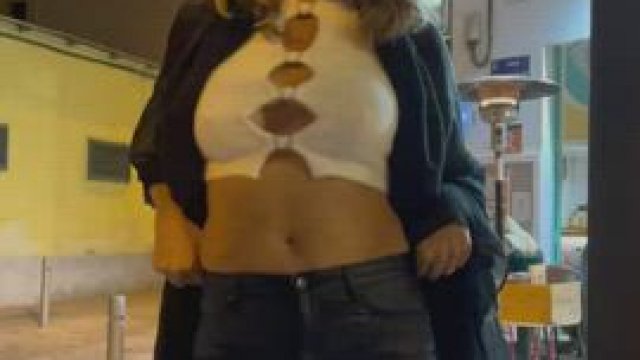 Flashing BIG TITS outside restaurant