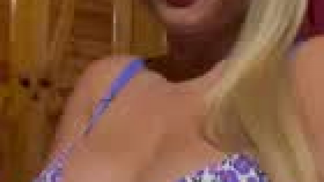 Born in 1982. Any thoughts on my mom body?