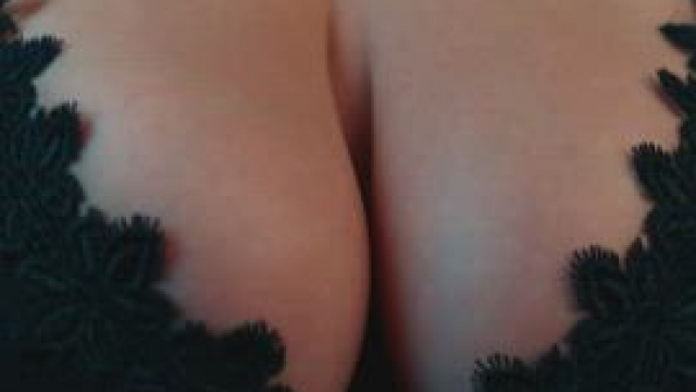 How wet do you like your blowjobs?