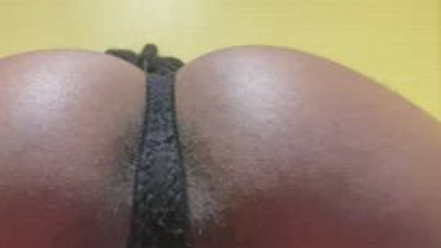 Does my jiggly ass turn you on ?