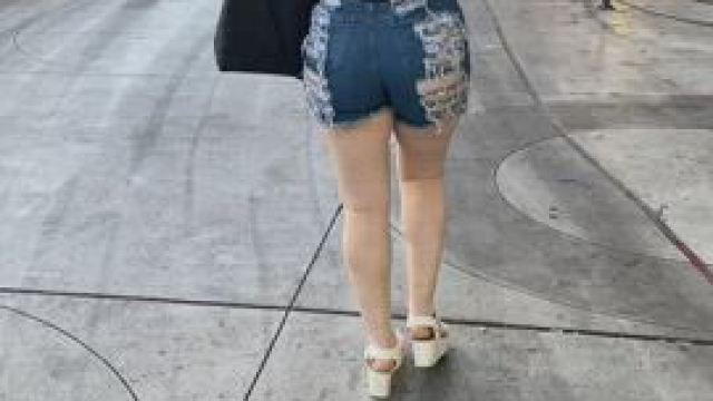 Nothing to see here, just a cute girl walking down the street~