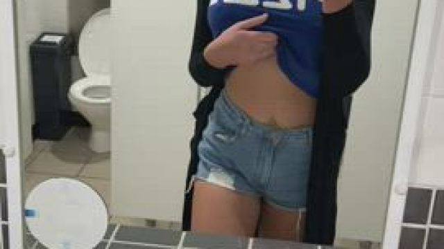 [F] I’d love it if someone would suck my nipples, my bf never does