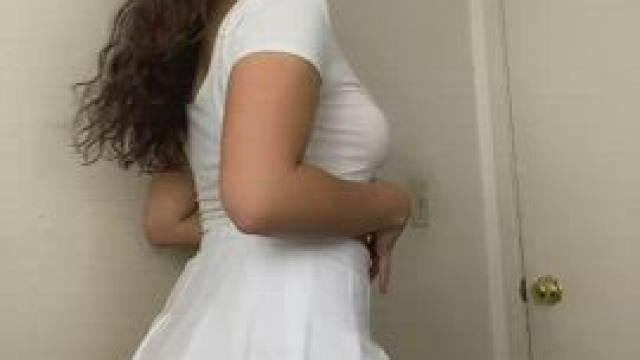 Twerking with no panties ?