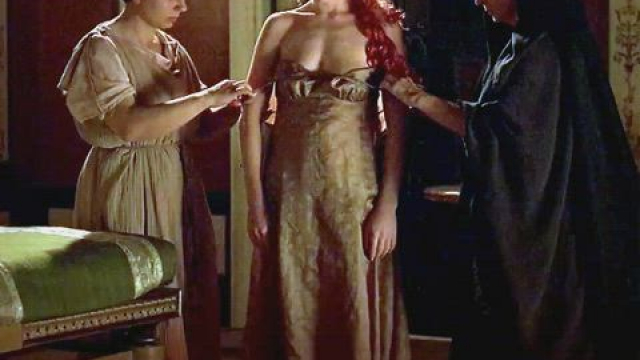 Kerry Condon cute Irish plots in Rome S01E01