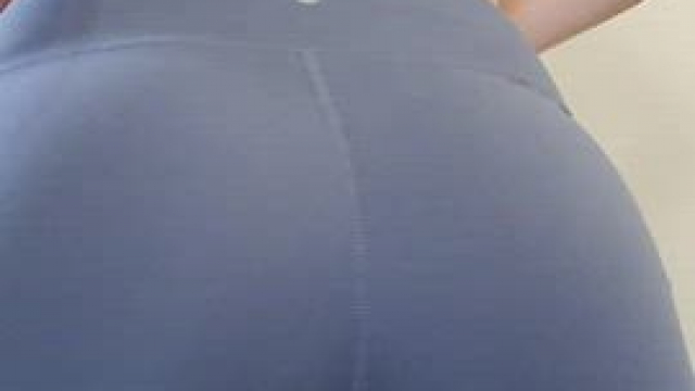 Do you like moms who wear yoga shorts to the bus stop