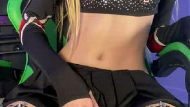 Putting my tits on display never fails to make me horny