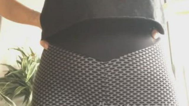 these leggings got me lots of looks at the gym, I was feeling like 20 again [f]