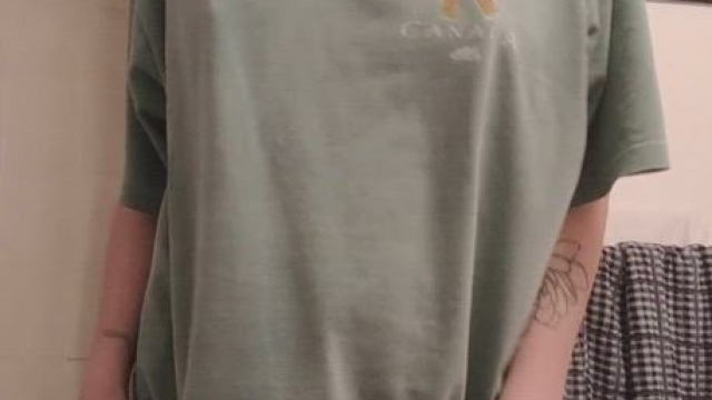 here's a little boob bounce action for your Tuesday night