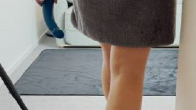 This sextoy is for my cat while you play with my ass