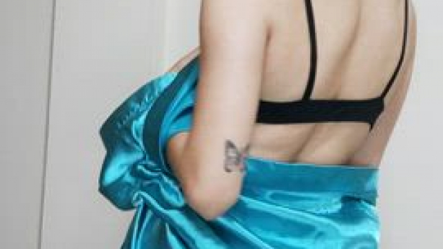 Single and horny, looking for someone to manhandle me...