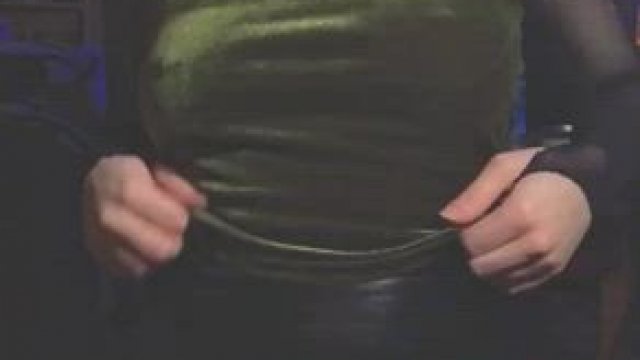 Pale goth gf titty drop ??