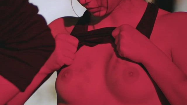 Noée Abita flashes her tits - Slalom (2021)