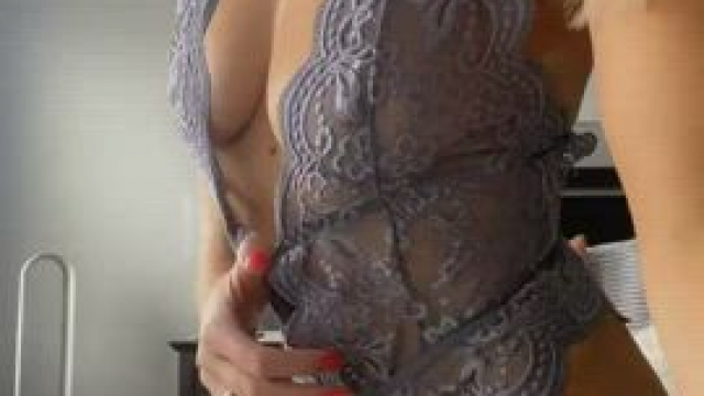37 yo mommy w tiny tits & a tight body.. fuckable?