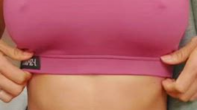 I FLASHED MY TITS to a guy AT THE GYM, just for fun !