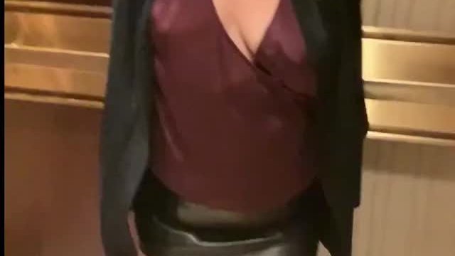 Flashing in a hotel elevator [GIF]