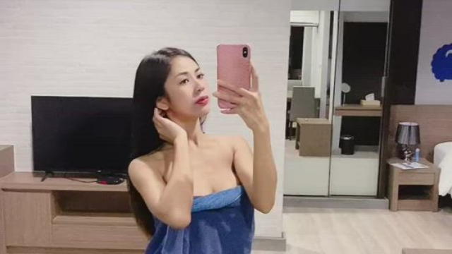 If even one guy wants me to drop my towel, I will masturbate tonight