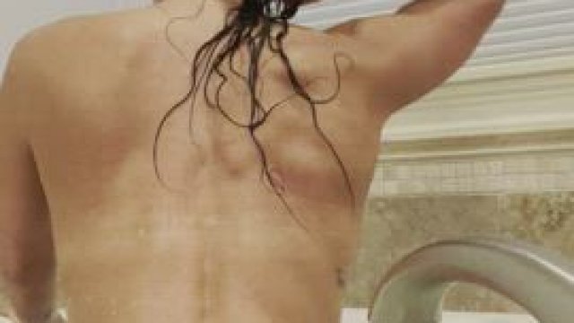 [F] Splash Splash taking a bath