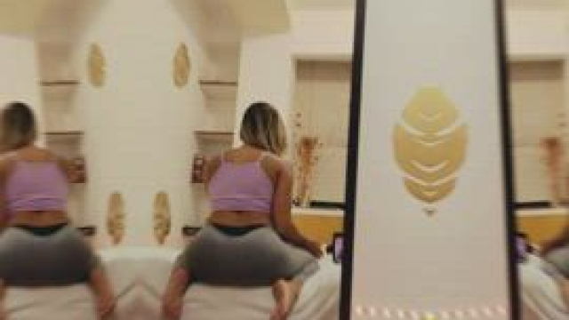 I think I'll need a cameraman, it's not very easy to record myself in the mirror