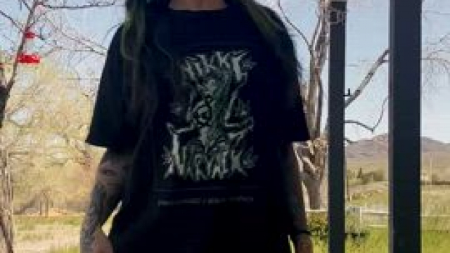 Just being a goofball & showing off my tits in the backyard ;) the neigh