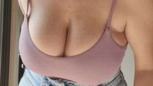 Your daily dose of your favorite bouncy girl