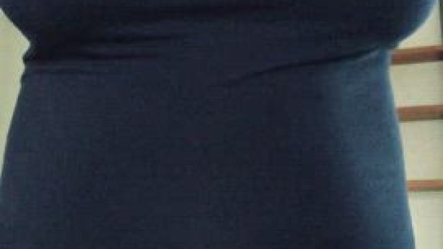 Little bit of pussy in here if you want to see