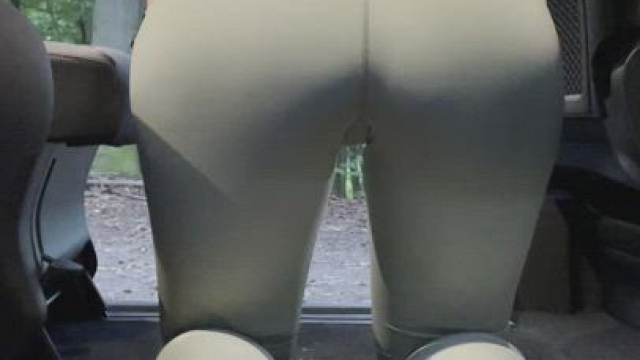 Stripping in a Taxi - lemme strip in your room, babe..