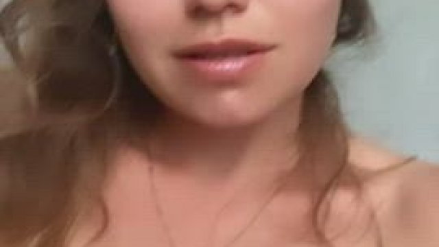 Who said that a garland and a tree are necessarily Christmas? When I want - then