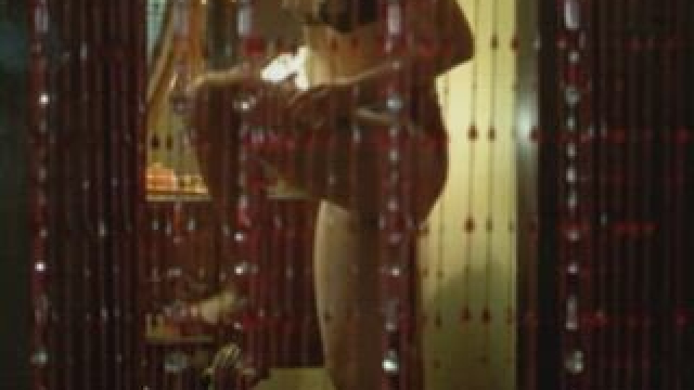 Melissa George - firm plot in 'Dark City' (1998)