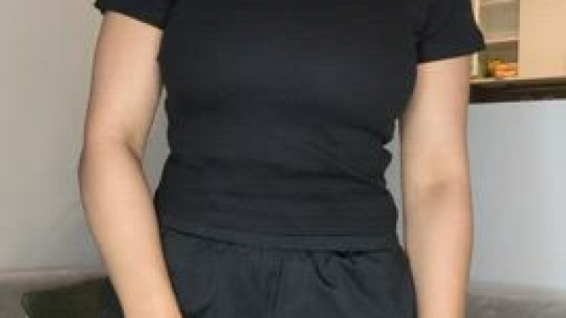 Who likes post gym sweaty boobs